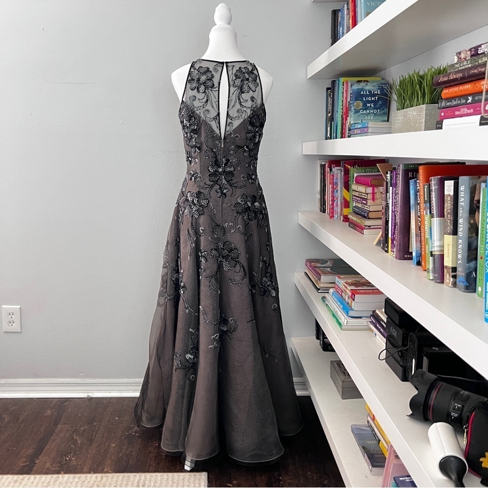 Stephen Yearick & Lillie Yubin Black silk beaded Evening gown size medium - Picture 8 of 16